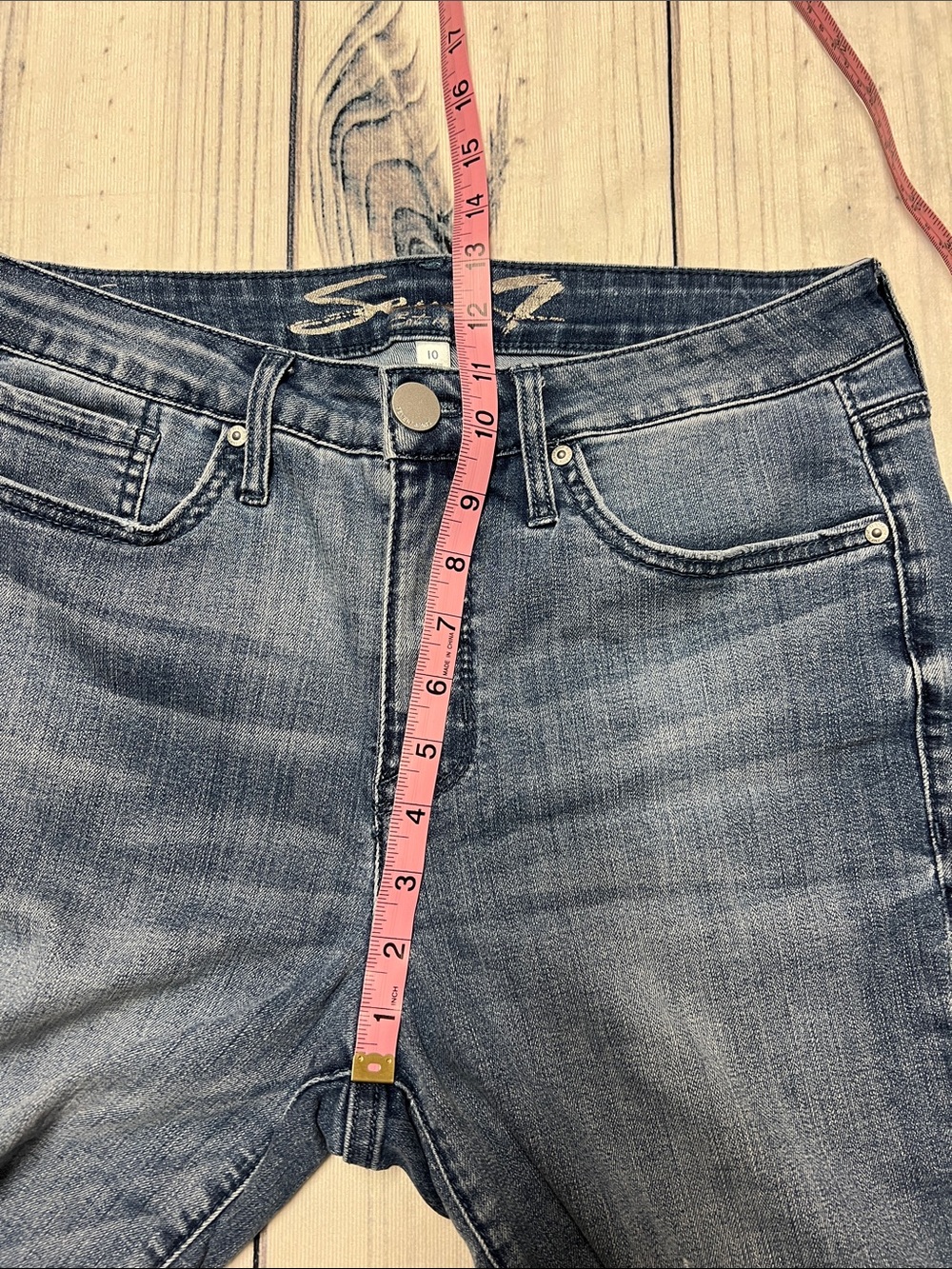 Seven7 Women’s Distressed Jean Shorts Size 10 - Picture 3 of 7